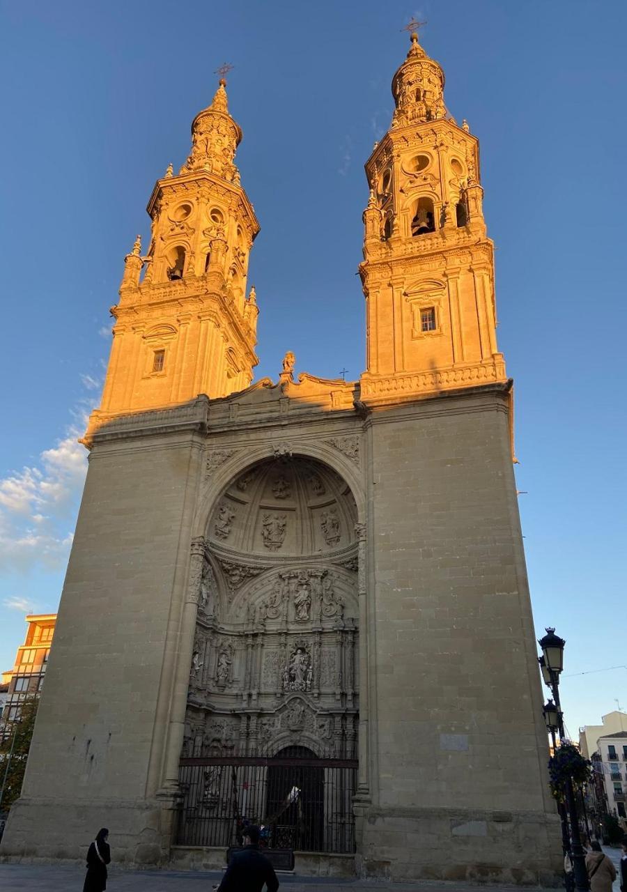 Alojamiento En Pleno Centro Con Wifi Y Aire Acondicionado Logrono Exterior photo